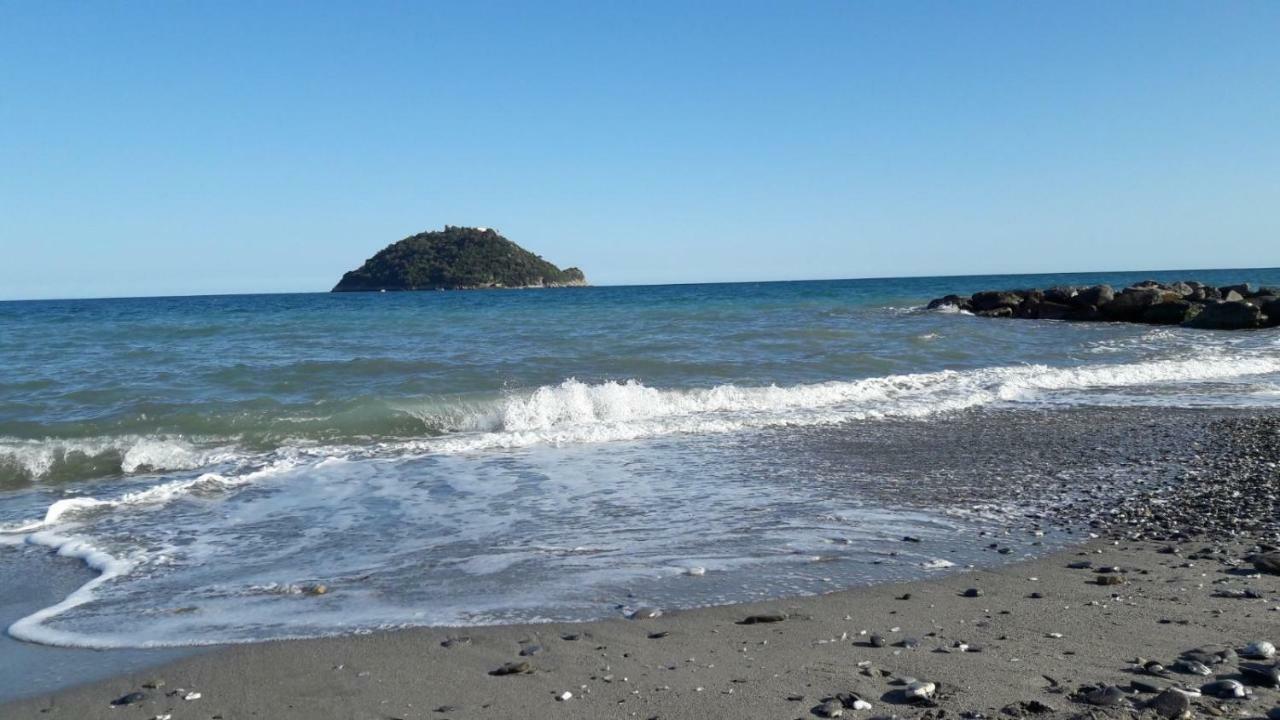 Appartamento Vista Mare Albenga Luaran gambar