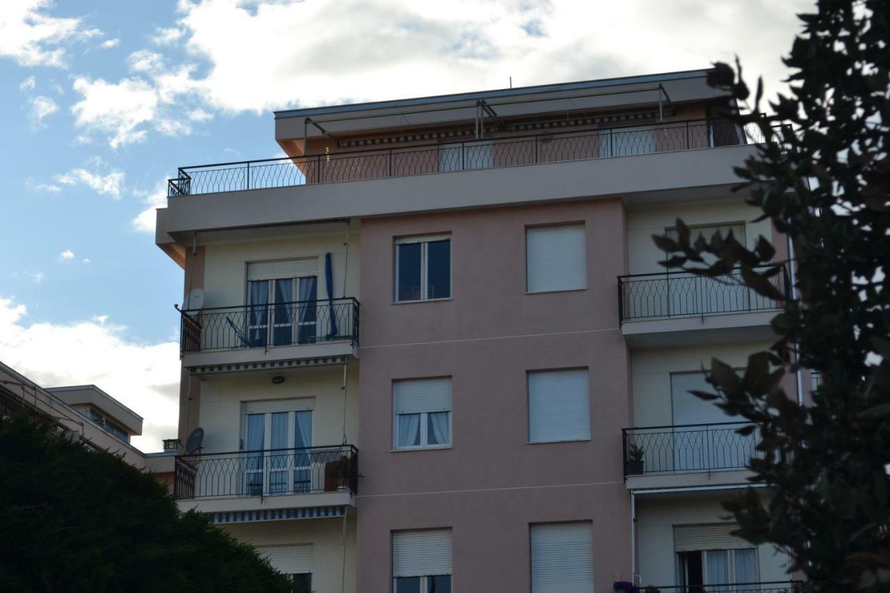 Appartamento Vista Mare Albenga Luaran gambar