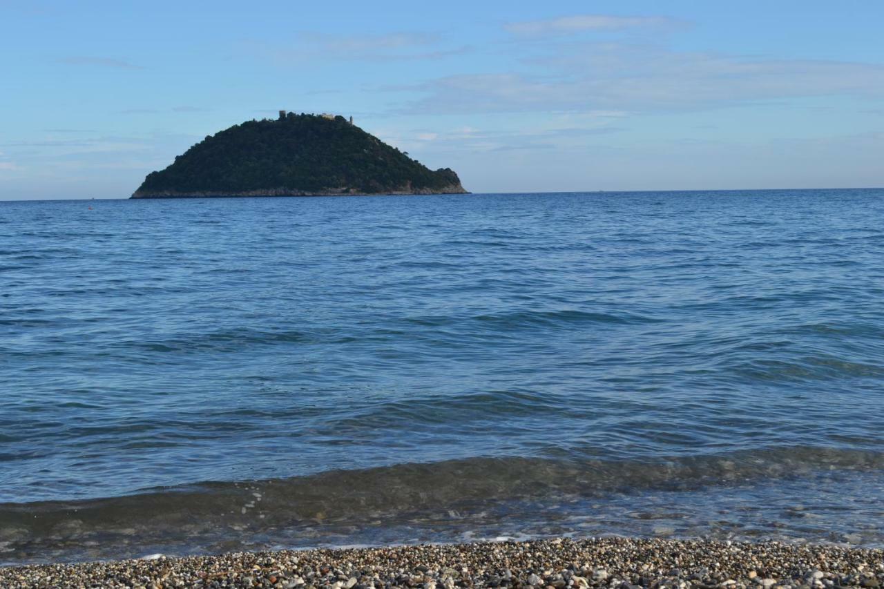 Appartamento Vista Mare Albenga Luaran gambar